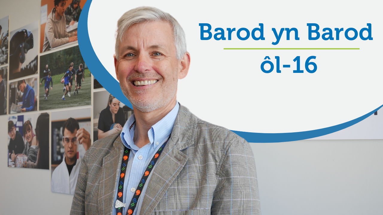 Portread o berson gwenu gyda gwallt llwyd, wedi'i wisgo'n broffesiynol, yn sefyll o flaen baner hyrwyddo sy'n darllen 'Barod Parod Ôl-16' gyda lluniau amrywiol o fyfyrwyr yn y cefndir.